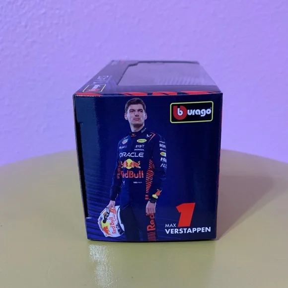 Bburago 1:43 Scale Model Oracle RB19 Formula 1 Car - Picture 4 of 7